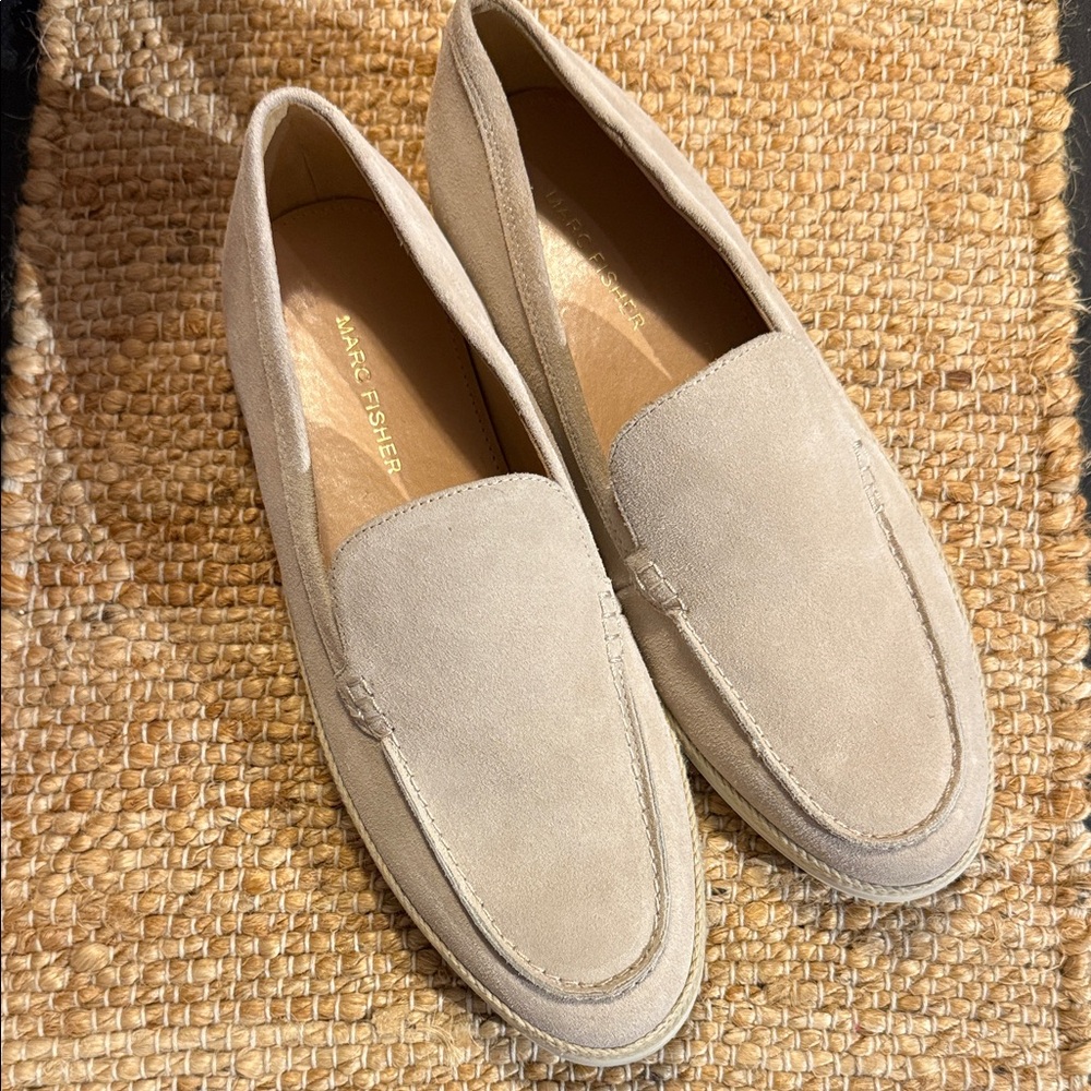 Marc Fisher womens Light Greyish Creme Slip-On Loafers with woven Trim Size 9